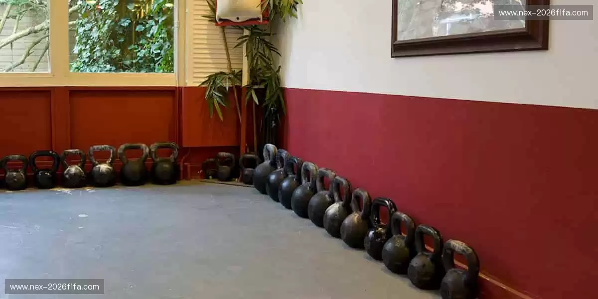 🎁限量周边,把赛场激情带回家!